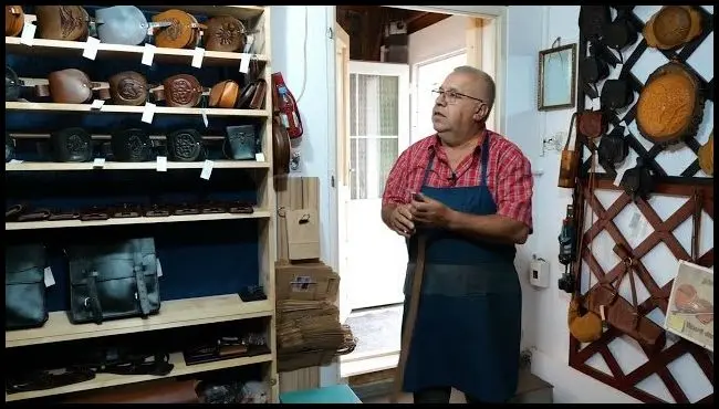 Production of belts. Traditional leather processing in Bodoș