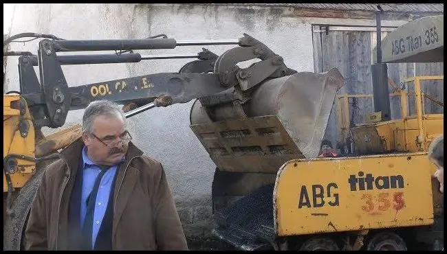 Public works and asphalting in the village of Bățani