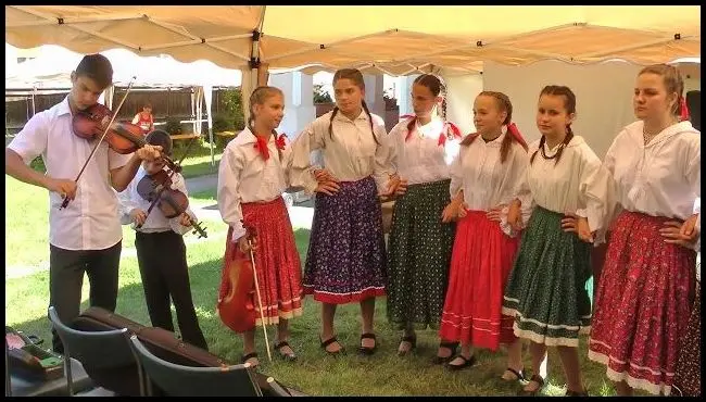 The group of folk songs from Mezőség (youth from Căpeni) 2017